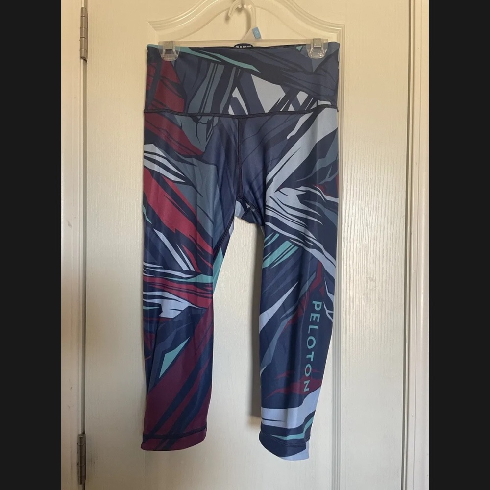 PELOTON WOMEN’S WITH LEGGINGS SIZE LARGE